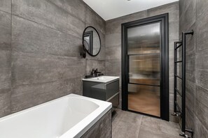 Luxury Apartment | Bathroom | Shower, towels, soap, shampoo - Luxury City Centre Apartments  (Edinburgh)
