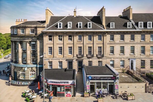 A historic building with a corner shop, a café, and a bar. - Luxury City Centre Apartments  (Edinburgh)