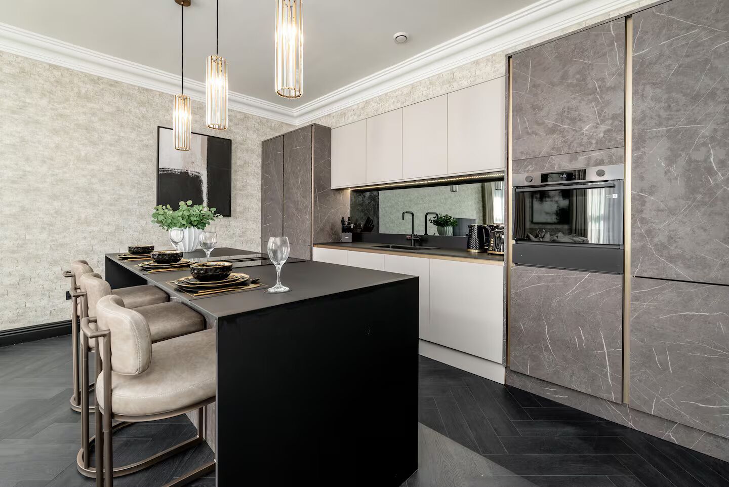 Luxury Apartment, City View | Private kitchen