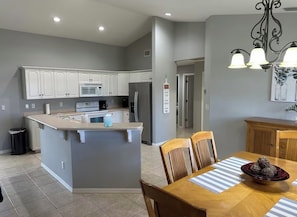 Unclassified image, 5 of 18, button - 3-bedroom house in perfect Cape Coral with pool (Cape Coral)