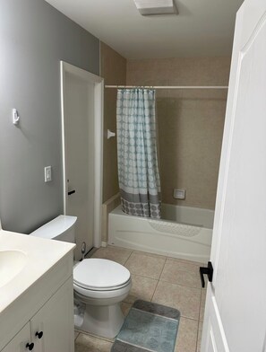 Shower, hair dryer, towels, soap - 3-bedroom house in perfect Cape Coral with pool (Cape Coral)