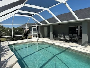 Unclassified image, 3 of 18, button - 3-bedroom house in perfect Cape Coral with pool (Cape Coral)