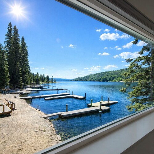 Waterfront 180 Degree Views-5 feet from the water! 4-bed 3 bath cabin!