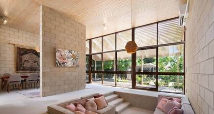 Retro Reservoir Retreat