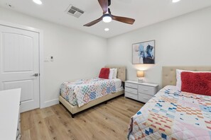 4 bedrooms, desk, iron/ironing board, free WiFi - Casa Esmeralda -Heated Pool, Luxury BBQ & Patio (Houston)