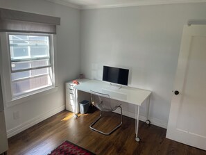 Interior - Tranquil 2-bedroom house with AC in charming Los Angeles (Los Angeles)
