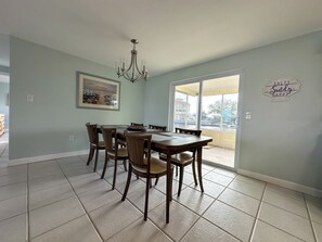 Dining - Tranquil Waterfront Home in Hernando Beach (Hernando Beach)