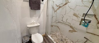 Riverfront Lodge in White Bird, ID – 1BR w/ Panoramic Views & Breakfast Unit 2