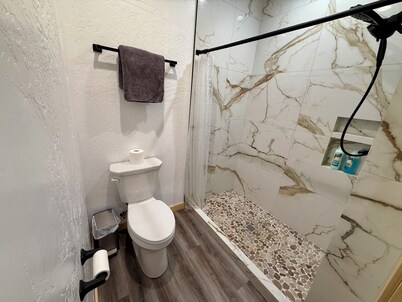 Riverfront Lodge in White Bird, ID – 1BR w/ Panoramic Views & Breakfast Unit 2