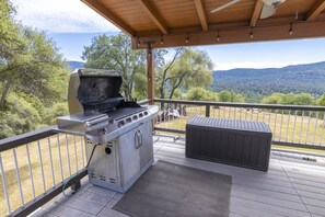 Terrace/patio - Dovewood Overlook - Pool and Hot Tub - Sleeps 16 (Oakhurst)