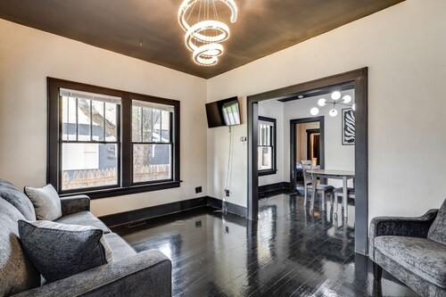 Delano Double Retreat - Entire Duplex Both Sides - 2 bedrooms/2baths/2 kitchens