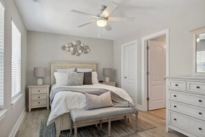 9 bedrooms, iron/ironing board, travel cot, free WiFi - 9BR Luxury Beach House • Private Pool • On Back Bay w/Dock (Virginia Beach)