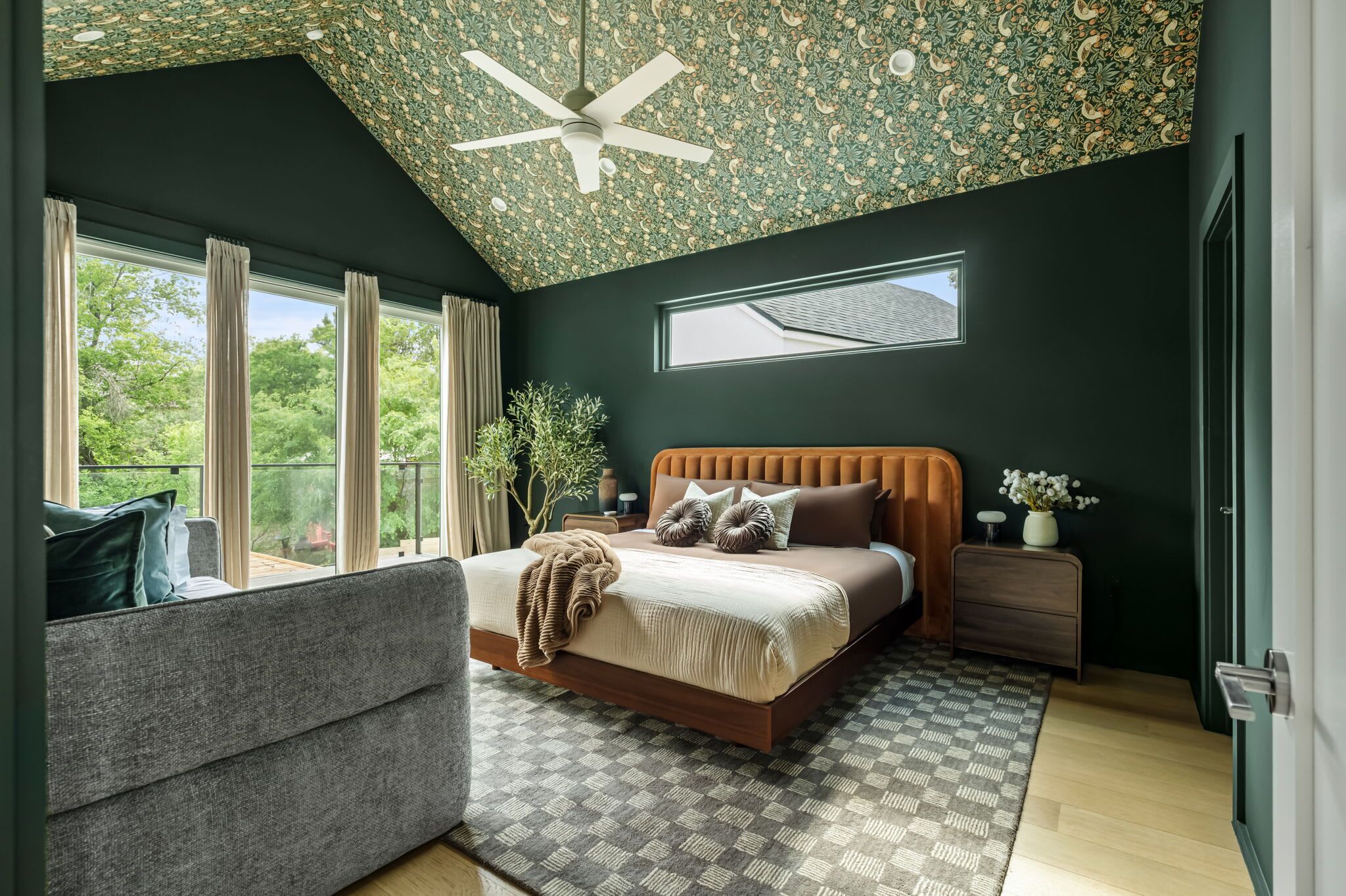 4 bedrooms, desk, iron/ironing board, free WiFi