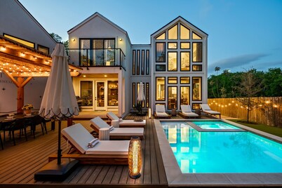 Mount Vernon Estate · Sleeps 18, Pool, Gym & More