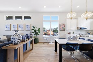 Interior - The Carlisle - A Birdy Vacation Rental (San Antonio)