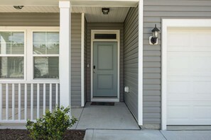 Exterior detail - Seaside Chalet: Dog Friendly, 1st Floor Condo, Near Golf (Sunset Beach)