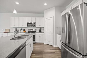 Fridge, microwave, oven, stovetop - Seaside Chalet: Dog Friendly, 1st Floor Condo, Near Golf (Sunset Beach)