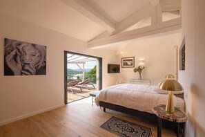 5 bedrooms, iron/ironing board, WiFi, bed sheets - Villa near saint tropez center, recent, built in 2021, pets allowed (Saint-Tropez)