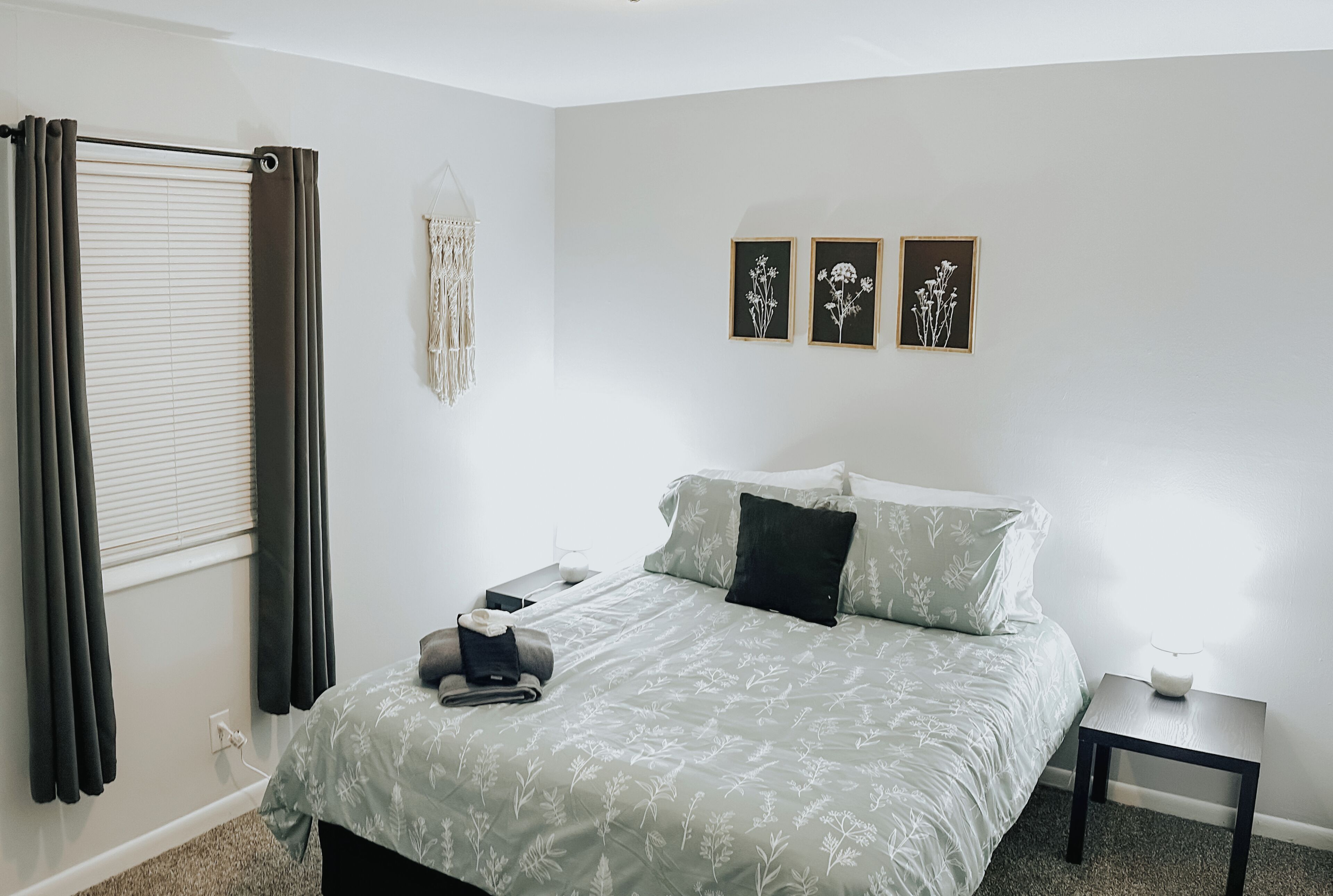 2 slaapkamers, een bureau, internet, beddengoed