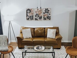 TV - 2BR in Desirable North Hills Neighborhood (Raleigh)