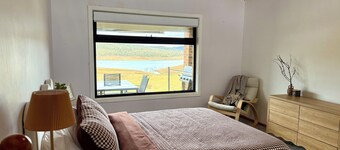 The Snowy Anglers Lakehouse • Lakefront, Fireplace, Snowfields & Fishing Retreat