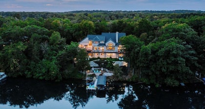 Spacious 5-bedroom Lake House on Lovely Moose Lake in Lake Country, Wisconsin