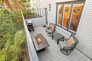 Outdoor dining - Chateau Dumont Unit 23 | Modern Condo with a Great Downtown Location (Aspen)