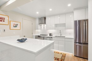 Fridge, microwave, oven, stovetop - Chateau Dumont Unit 23 | Modern Condo with a Great Downtown Location (Aspen)