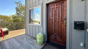 A wooden deck with a mailbox and a door. - SF Bay Area: Private Luxury “Treehouse” Retreat (Pleasant Hill)