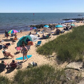 Beach nearby, sun-loungers, beach towels - Modern Coastal Retreat Walking Distance to Beaches & Dining in Dennis Port w/ AC (Dennis)