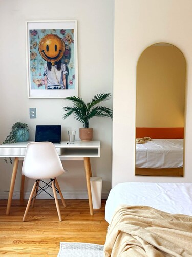 Comfy Clean 2BR 1.5BA - 15 mins to Times Square!