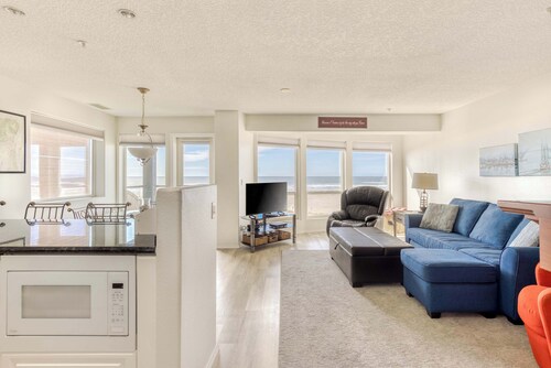 Promenade 501 - Top Floor with Private Balcony
