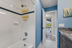 Shower, hair dryer, towels - The Salty Peacock near Englewood Beach (Rotonda West)