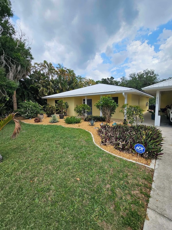 Unclassified image, 1 of 18, button - 3Bed/2Bath home in Ft Myers Shores.
Feel the fun&sun vibes at Paradise Canal (Fort Myers)