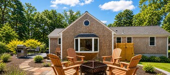 4 Minutes to Wychmere, Beach & Downtown Harwichport. Outdoor Shower and AC!
