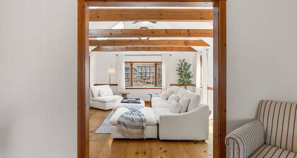 4 Minutes to Wychmere, Beach & Downtown Harwichport. Outdoor Shower and AC!