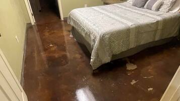 4 bedrooms, free WiFi, bed sheets, wheelchair access