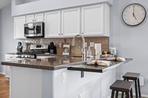 Private kitchen - Athena's Crown Jewel 3 King Beds | Private Pool + Putting Green | Stylish Mesa Retreat (Mesa)