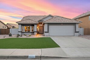 Exterior - Athena's Crown Jewel 3 King Beds | Private Pool + Putting Green | Stylish Mesa Retreat (Mesa)