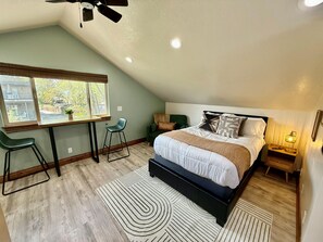 1 bedroom, travel cot, free WiFi, bed sheets - Wasatch Studio Escape-Near SLC (Salt Lake City)