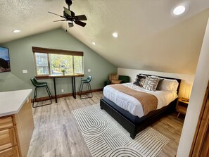 1 bedroom, travel cot, free WiFi, bed sheets - Wasatch Studio Escape-Near SLC (Salt Lake City)