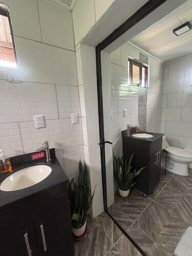 Ideal for vacationing, working with private garage, electric charger, wifi fiber.