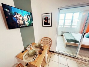 1 dormitorio, tabla de planchar con plancha, Internet y ropa de cama