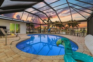 A heated pool - 2 Waterfront Villas, Dual Pools, Gulf Access & Tiki Hut Escape - Everlasting Paradise - Roelens (Cape Coral)