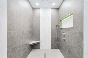 Shower, hair dryer, towels - 2 Waterfront Villas, Dual Pools, Gulf Access & Tiki Hut Escape - Everlasting Paradise - Roelens (Cape Coral)