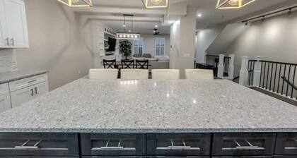 Luxury Townhome | Pet-Friendly | Game Room | Waffl