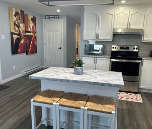 Unclassified image, 4 of 17, button - 2 Bed 1 Bath Suite in Moncton (Moncton)