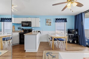 Dining - Charming oceanfront 1-bedroom condo, perfect for 4 in Carolina Beach, NC! (Carolina Beach)