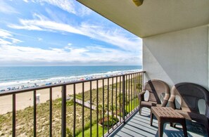 Property grounds - Experience oceanfront bliss in this charming 1-bedroom condo at Carolina Beach. (Carolina Beach)