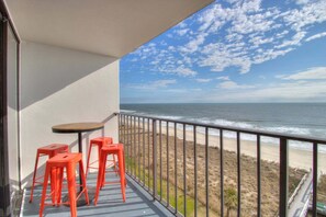 Property grounds - Stunning 1 Bedroom Oceanfront Retreat in Carolina Beach for 6 Guests! (Carolina Beach)